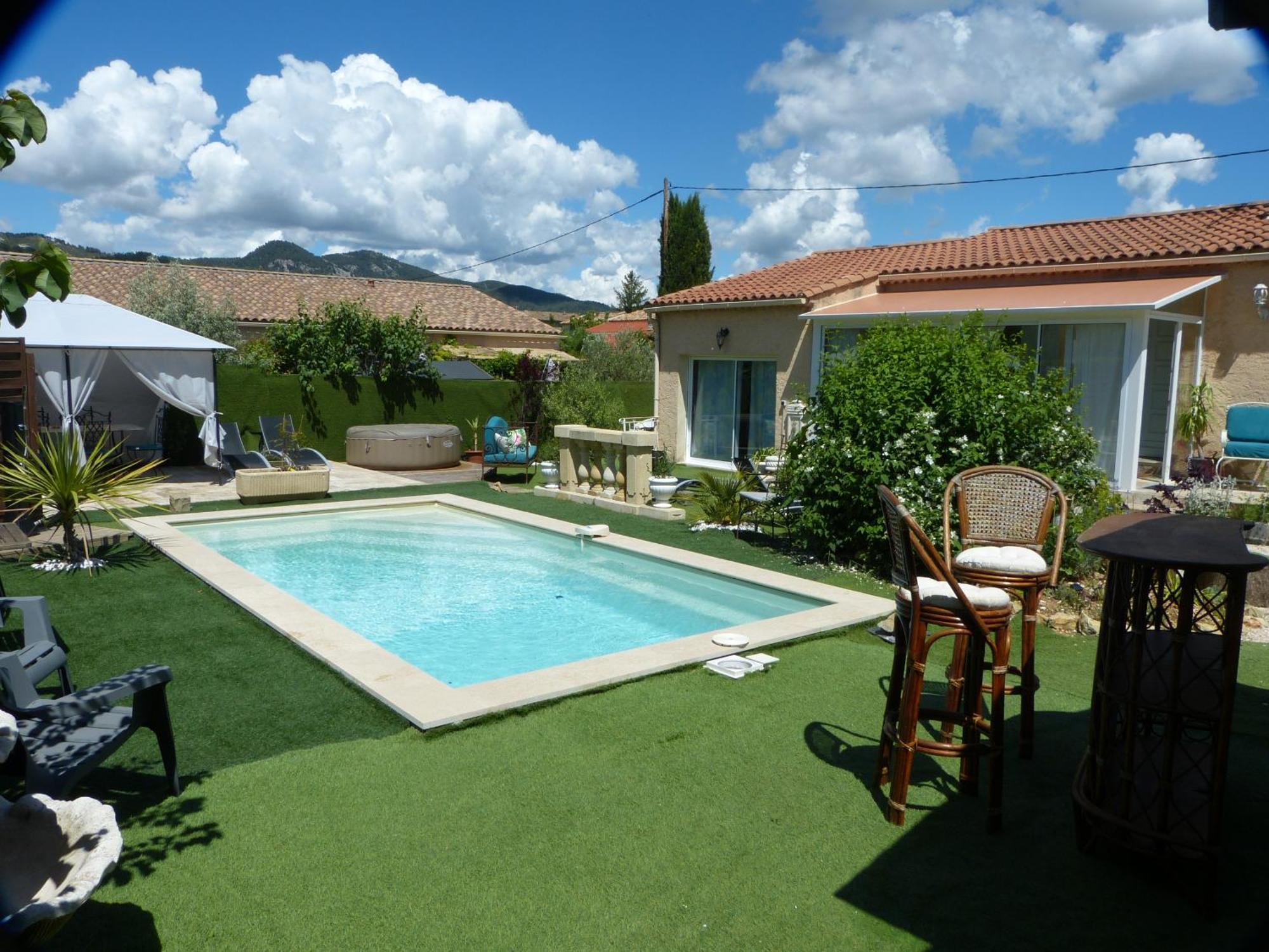 Eclats Du Sud Hebergements "Les Lavandes" Ou "Les Romarins" Meubles De Tourisme Classes 3 Etoiles Auriol Rom bilde